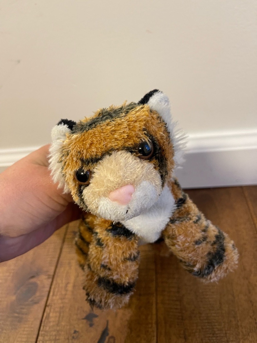 Aurora World Plush - Mini Flopsie - TANYA the Tiger (8 inch) Stuffed Animal
